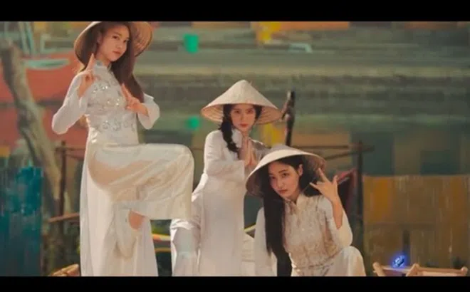 Fan Việt thích thú nhóm nhạc Hàn diện áo dài, đội nón lá Việt Nam trong MV mới